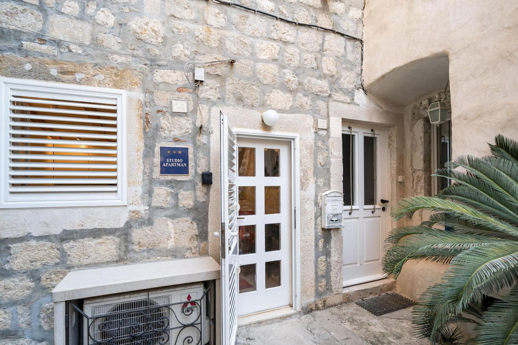 Lovely Holiday House Othello Next To The Buza Beach Dubrovnik Exterior photo